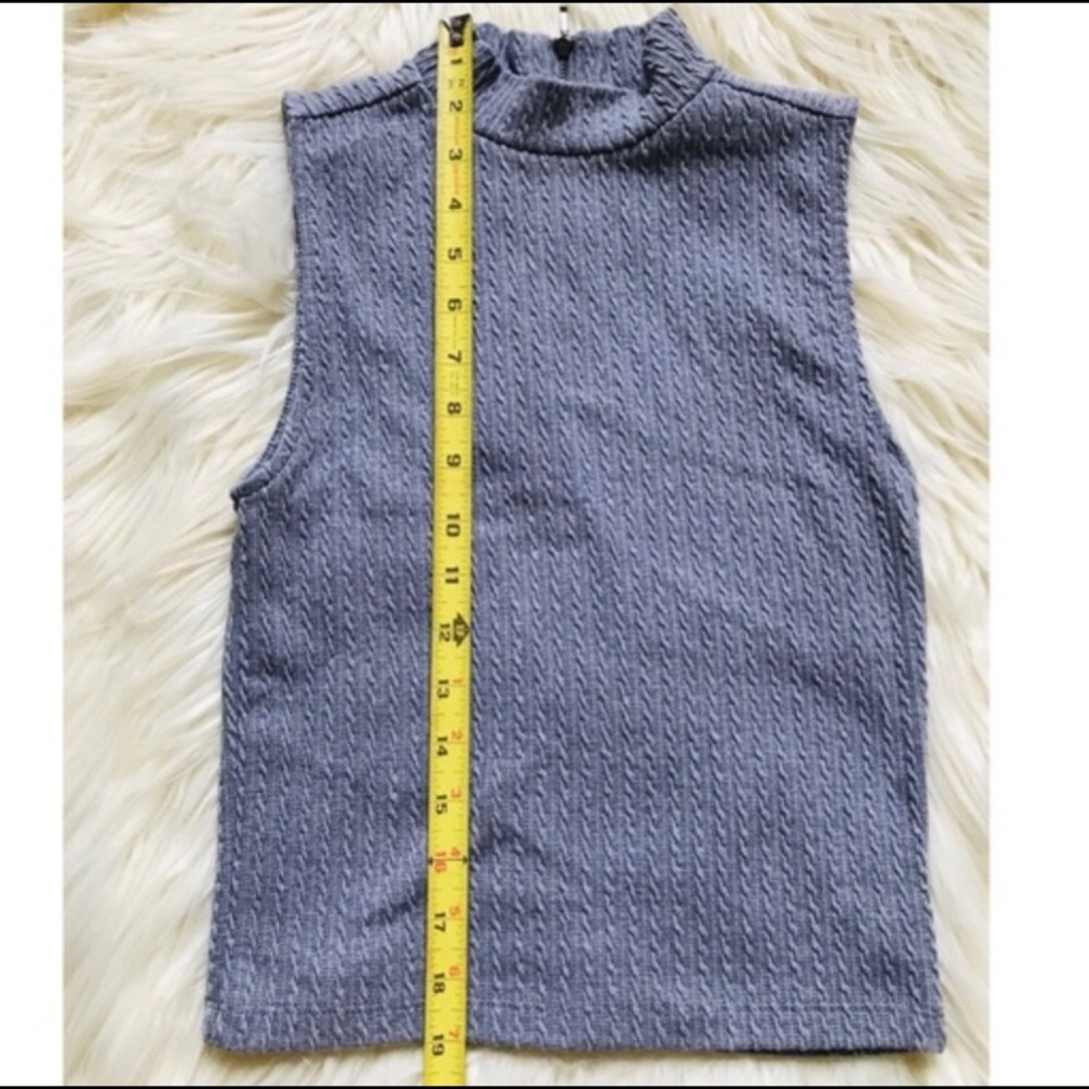 Matelasse Knit Sleeveless Turtleneck Slim Fit Top - Picture 3 of 8